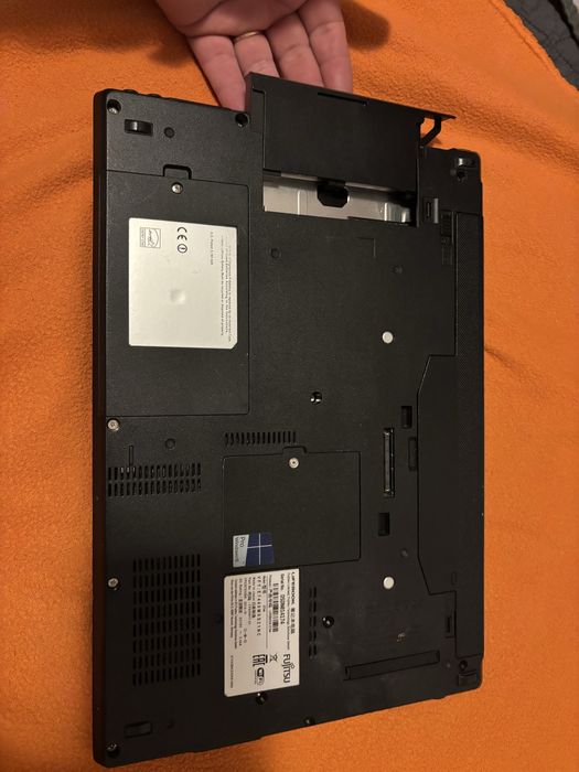 Ноутбук Fujitsu Lifebook E744