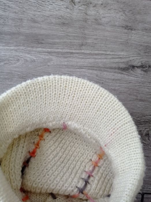 Wełniany beret damski