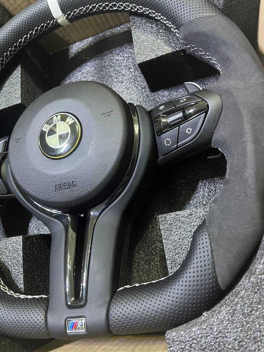 Volante BMW M Performance - Serie E/F (Alcantra+Couro Perfurado)