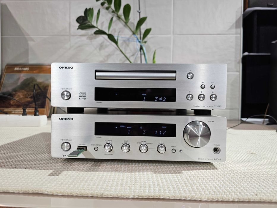 Cистема Onkyo PHA-1045 70 Вт/канал Burr-Brown 192 кГц/24-біт