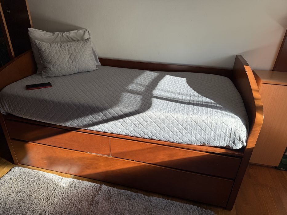 Conjunto de quarto( camas + estante)