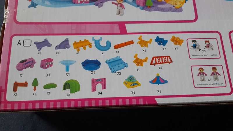 Kolejka z torami i karuzela Funny Carousel