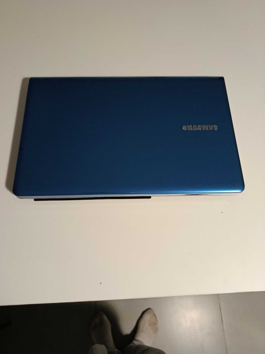 Tani laptop Samsung z dobrą baterią