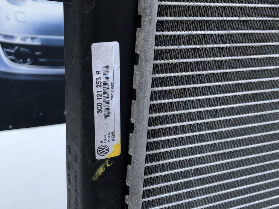 Радиатор охлаждения двигателя радіатор основний Пассат Б6 2.0 BMP