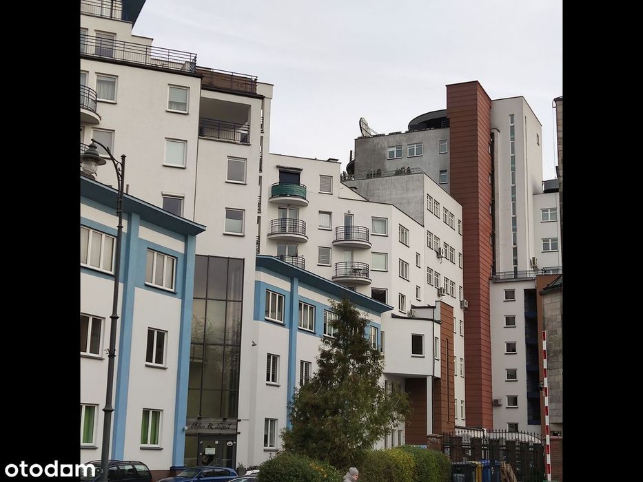 Przestronne mieszkanie z balkonem i parkingiem w centrum