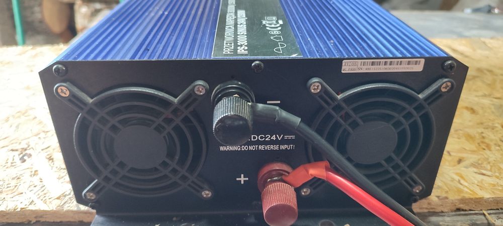 Інвертор (перетворювач напруги) AZO Digital IPS-3000/1500 SINUS 24V/230V.