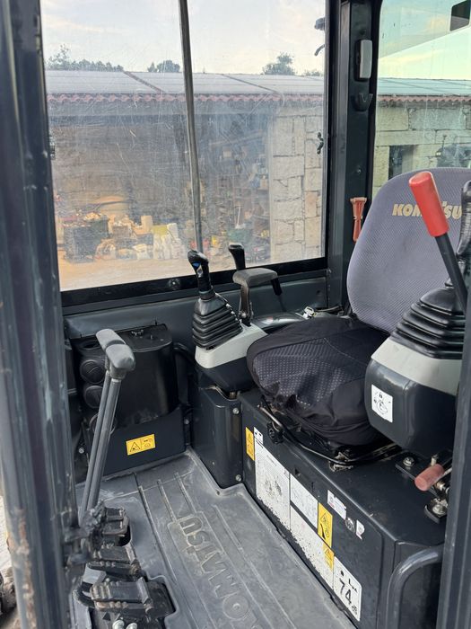 Mini giratória komatsu
