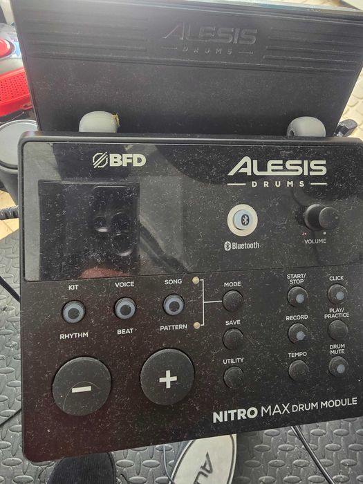 Bateria Alesis + Monitor