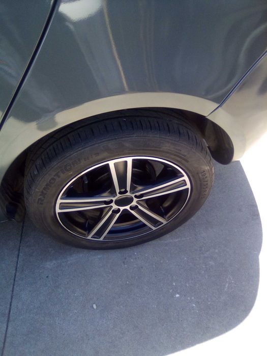 fabia em muito bom estado de pintura estovos peneus e mecanicamente venha comprovar.