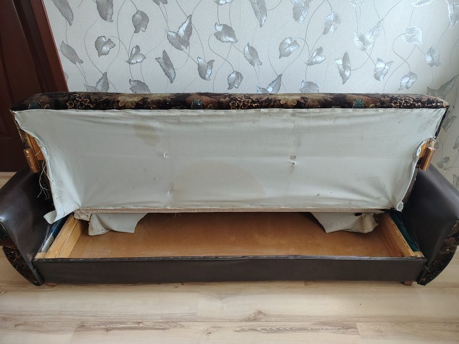 Продам диван та два крісла