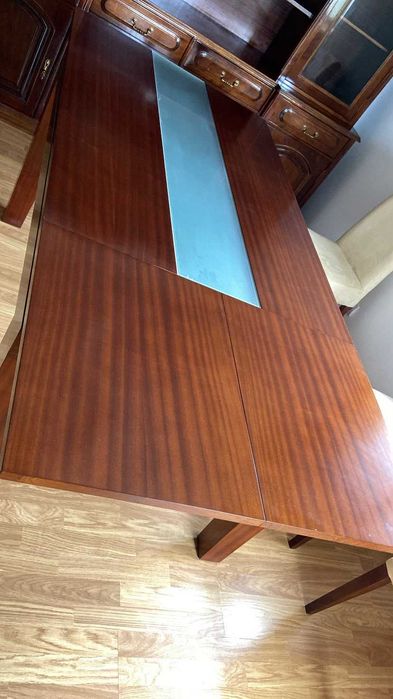 Mesa madeira em bom estado + 4 cadeiras