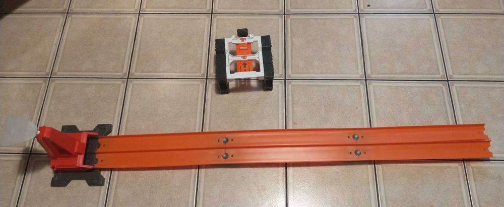 Hot wheels wyrzutnia samochodów + most + samochód hot wheels