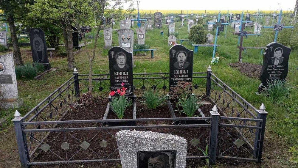 Уборка могил Краматорск. Прибирання могил Краматорськ