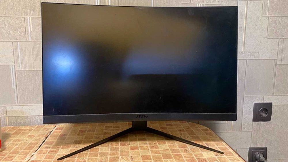 На запчастини: MSI Optix G24C6 144 Hz (розбита матриця