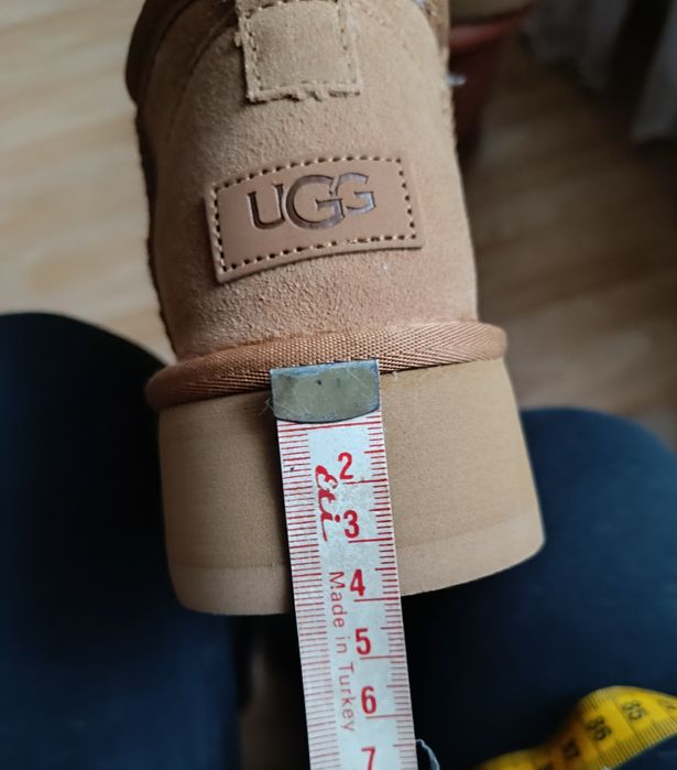 Продам Угги  UGG.Замшевые цвет кемел.