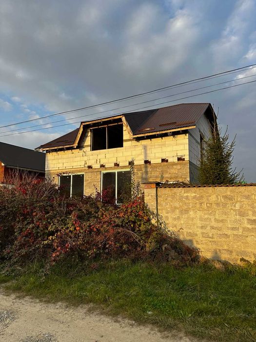 Продається 2 будинки в смт. Буштино