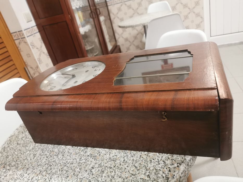 Relógio antigo de parede