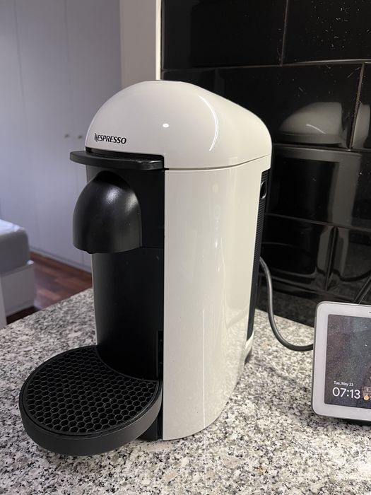 Máquina de Café Expresso Vertuo