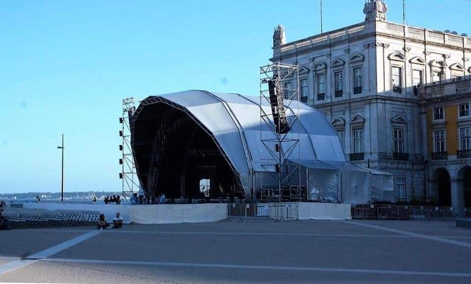 PALCO ORBITRAL. 
Dimensoes: 20X12,5X9,5. 
-2 Torres de PA. 
-REGI DE