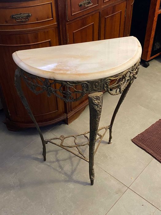Mesa de apoio com mármore