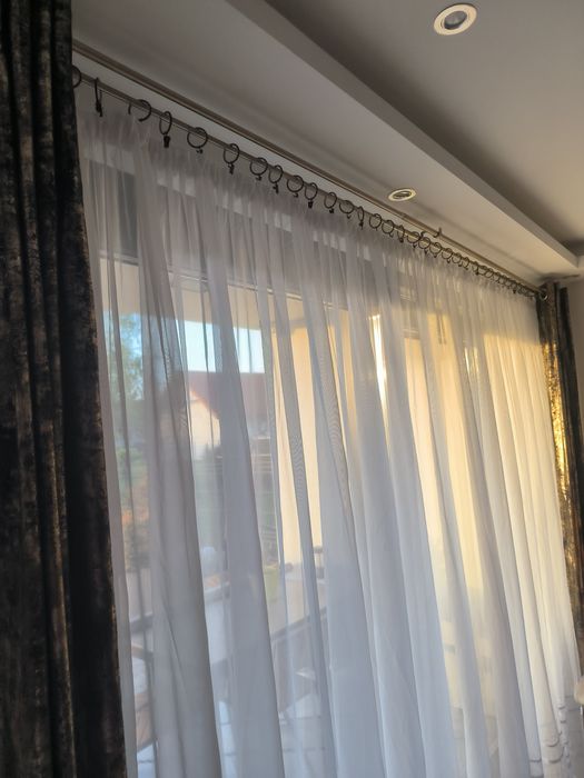 Firana w kolorze białym dwie sztuki jak nowe + GRATIS