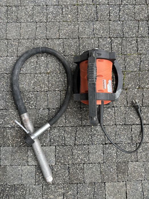 Wibrator do betonu wraz z buławą wibrująca