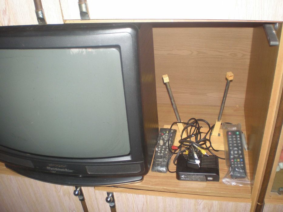 телевиз ШАРП по верт 32  гориз 42см