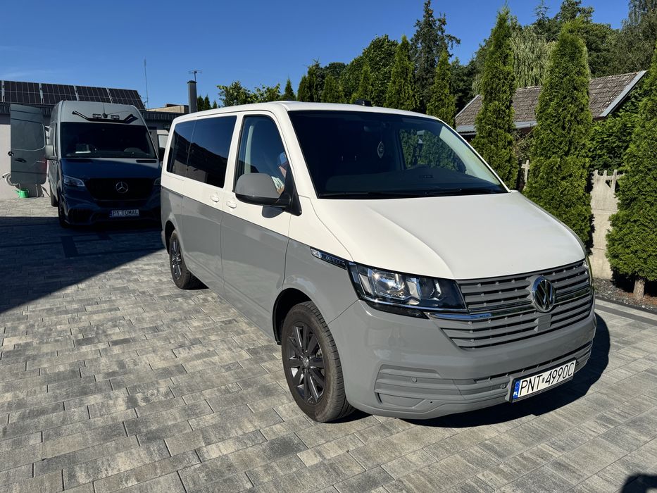 Wynajem busa VW Caravelle T6 wypożyczalnia automat 8,9-osobowy