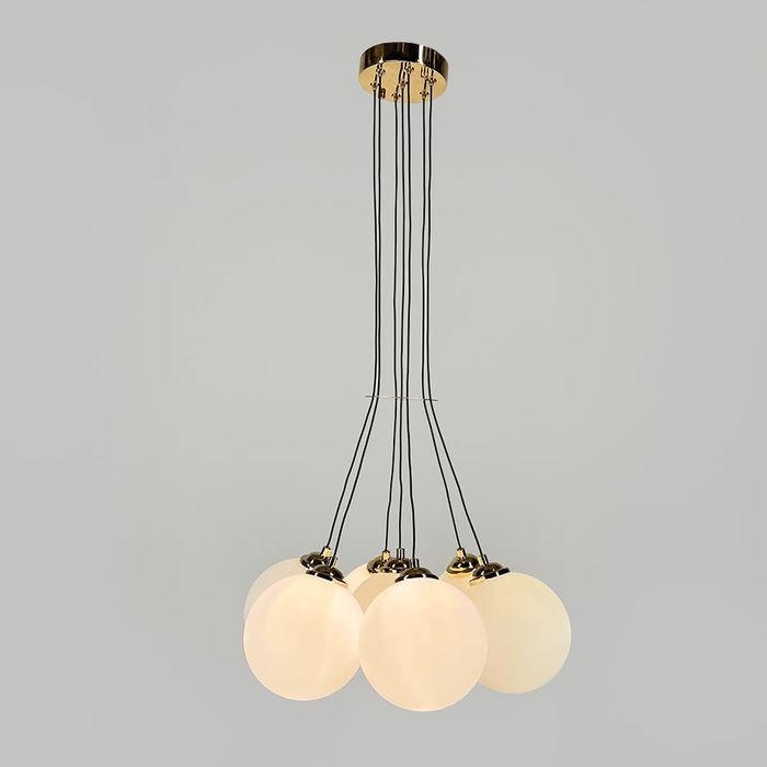 Підвісна люстра на плафонах стильна люстра