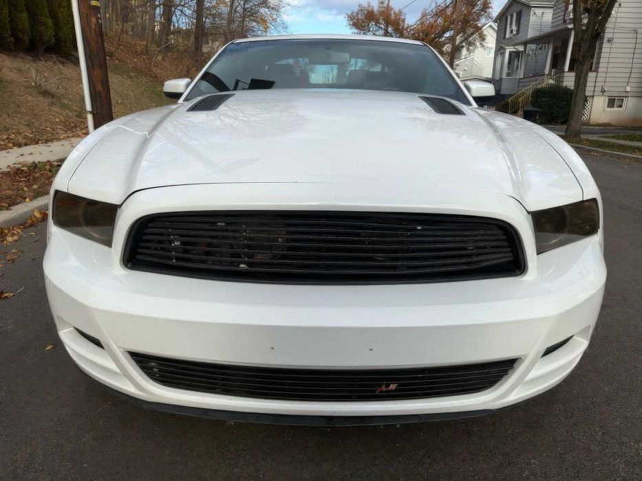 Ford Mustang GT Premium Coupe      2014