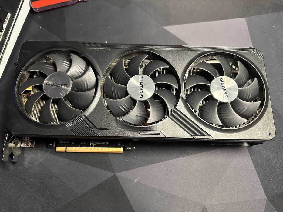 Відеокарта GIGABYTE Radeon RX 7800 XT Gaming OC 16GB