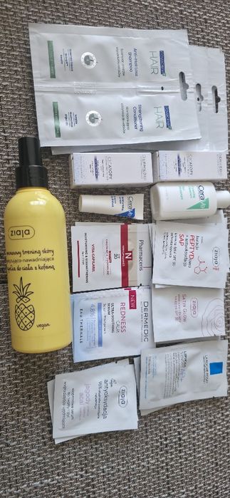 Spray do ciała Ziaja Ananasowy Trening Skóry  i plus gratis