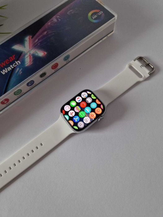 Nowy smartwatch biały