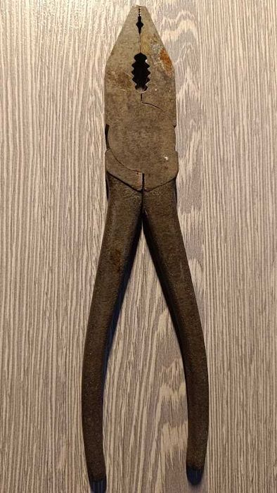 Продам плоскогубцы времен СССР