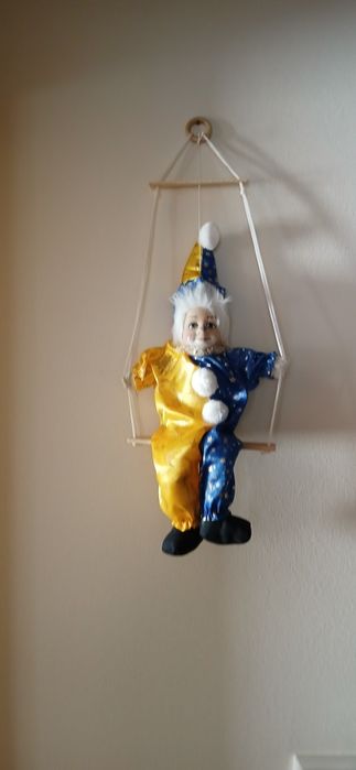 Palhaço no baloiço,  novo
