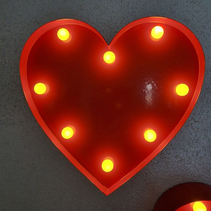 Lampa nocna , Lampka ścienna , Ozdobne oświetlenie.