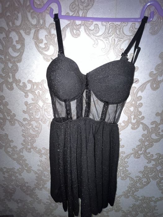Вечірня сукня з блискітками