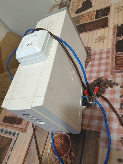 Продам інвертор  12 // 220