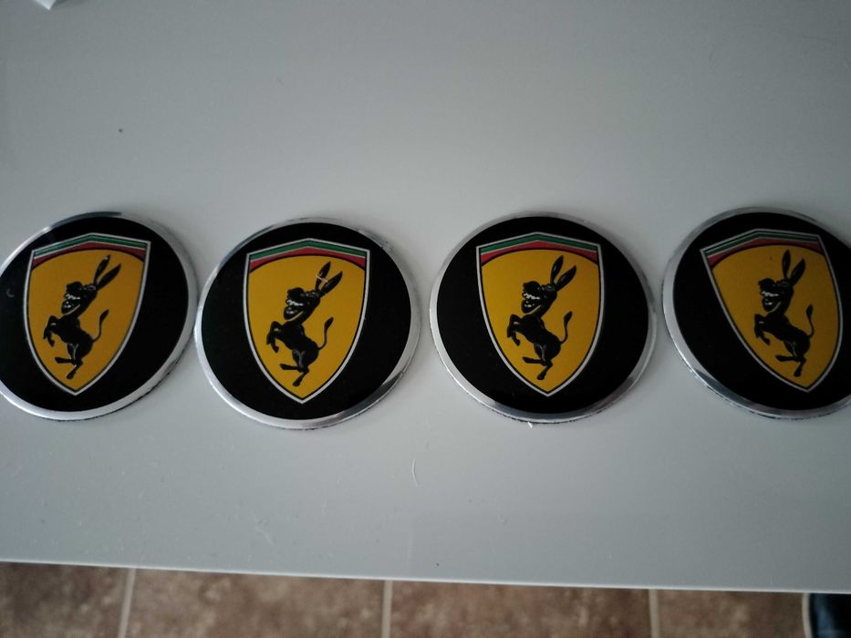 Dekielki ,kapsle Ferrari osioł