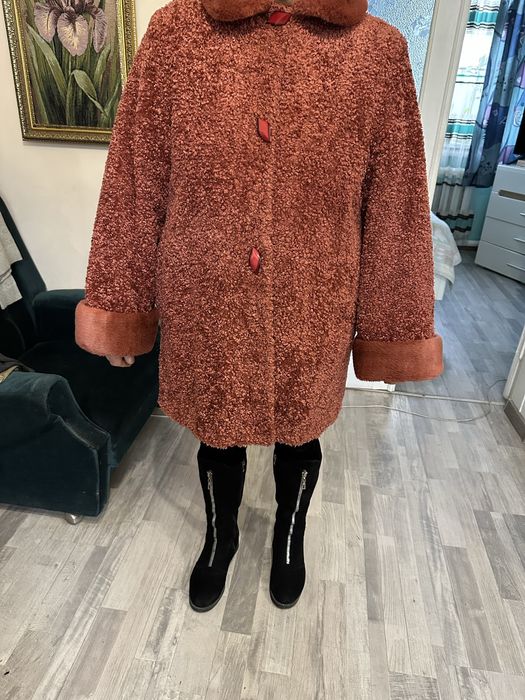 Пальто текстильне з каракулу