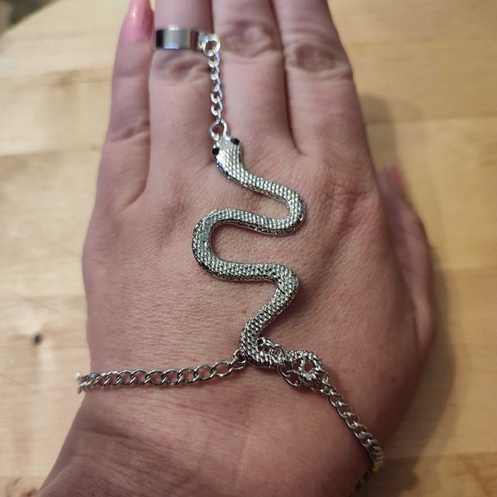 Nowa, ekstra ozdoba na dłoń