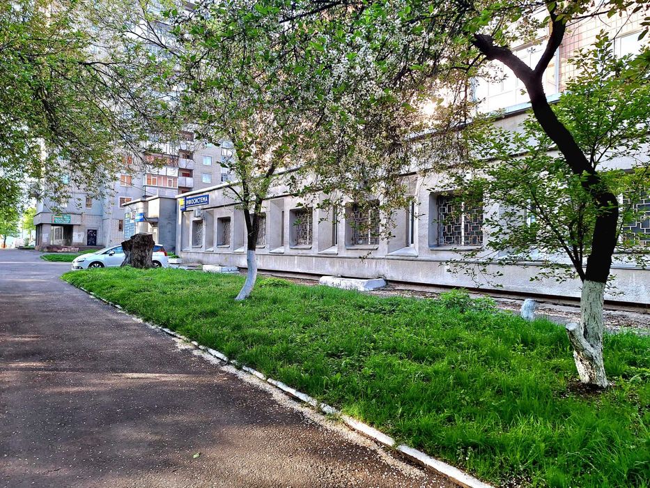 Продам комерційне приміщення 202,5 кв.м., фасад, 1 поверх, окремий вхід