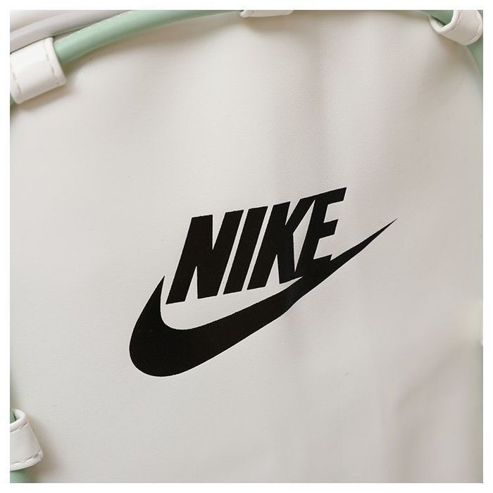 Женский рюкзак Nike (20 литров)