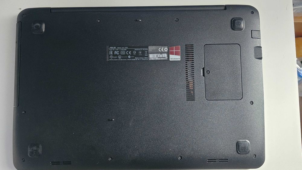 Laptop ASUS F555L