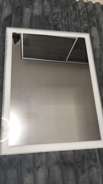 Lustro z podświetleniem LED.
