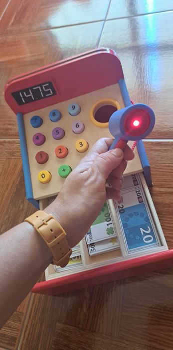 Máquina registadora de madeira com som e luz