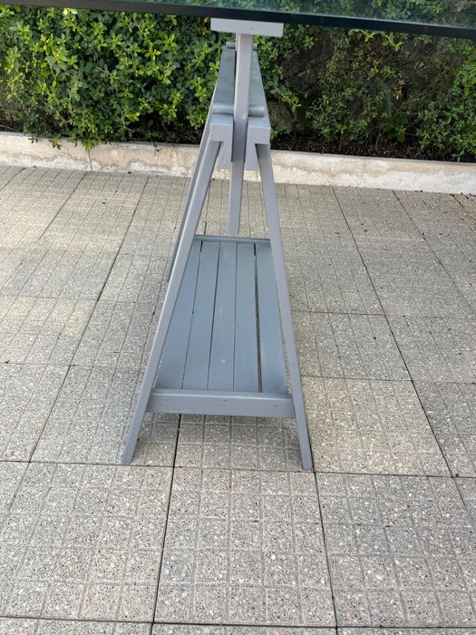 Mesa com tampo de vidro