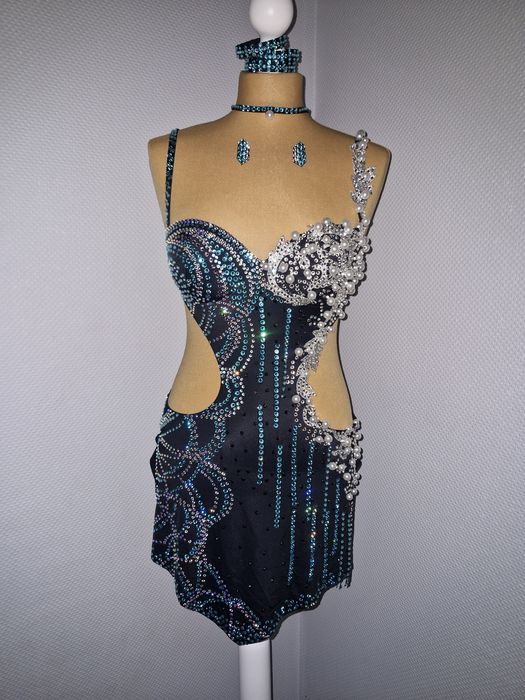 Латина Нова сукня