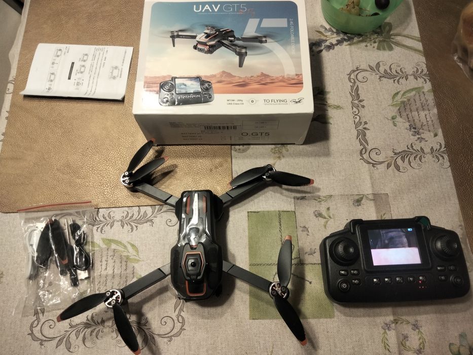 Dron GT5 z wyświetlaczem LCD i funkcją unikania przeszkód