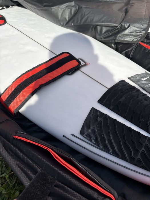 Alugo - Capa de Surf Ocean & Earth 6’4’’ - 2 pranchas - 10 dias